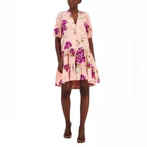 Tinsel
Petite Tiered Floral Dress